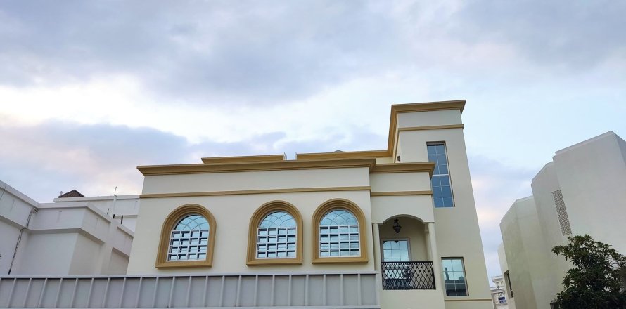 6 غرفة نوم  شقة في Al Khuwair, عُمان رقم 60773