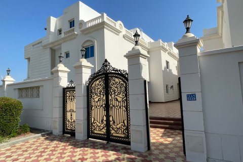 4 bedrooms Villa in Muscat, Oman No. 60774