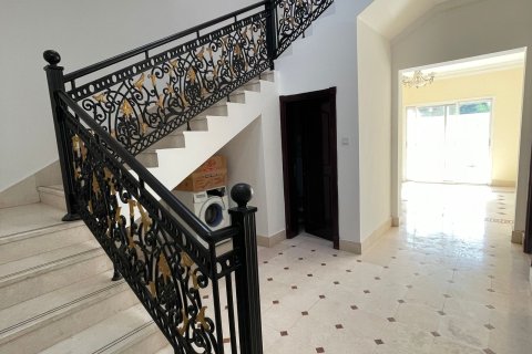 Villa de 4 dormitorios en Muscat, Oman No. 60774 9