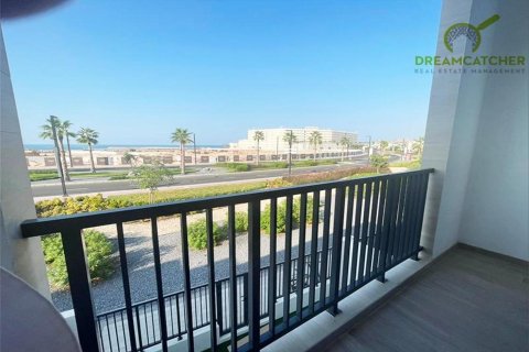 2 bedrooms Villa in Mina Al Arab, UAE No. 33314 3