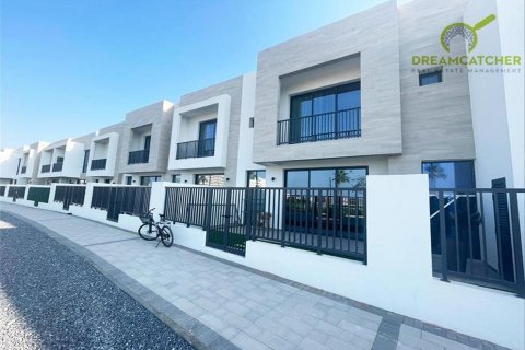 2 bedrooms Villa in Mina Al Arab, UAE No. 33314