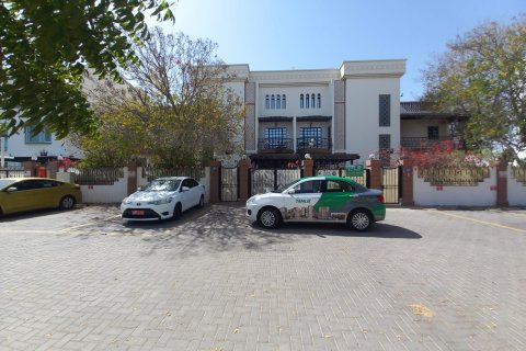 Commercial property in Muscat, Oman No. 54498