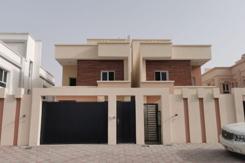4 bedrooms Villa in Al Amarat, Oman No. 54501