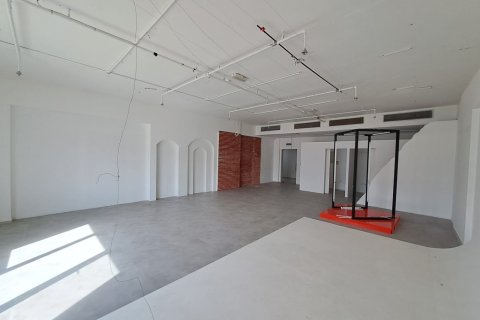 90m² Commercial property in Madinat as'Sultan Qaboos, Oman No. 54502 6