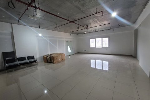 90m² Commercial property in Madinat as'Sultan Qaboos, Oman No. 54502 4
