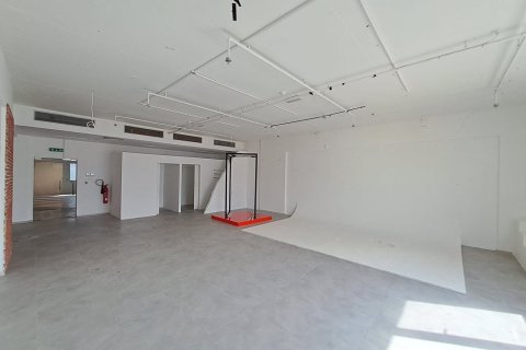 90m² Commercial property in Madinat as'Sultan Qaboos, Oman No. 54502 3