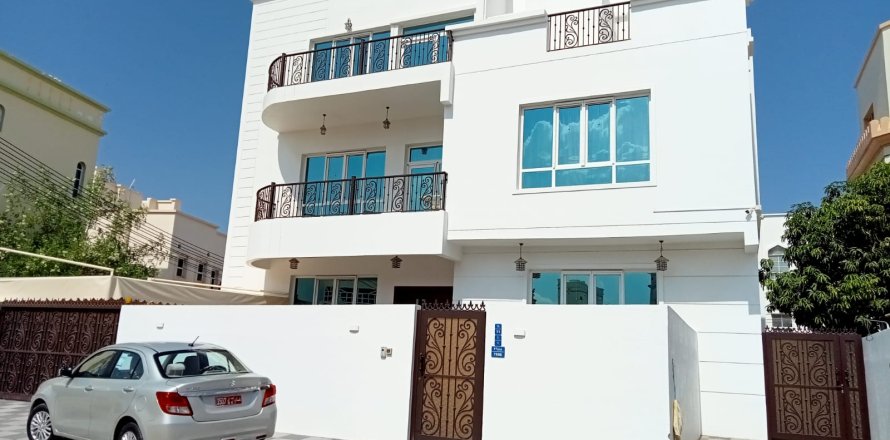 4 bedrooms Apartment in Muscat, Oman No. 54192