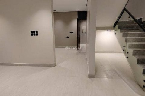 5 bedrooms Apartment in Riyadh, Saudi Arabia No. 67356
