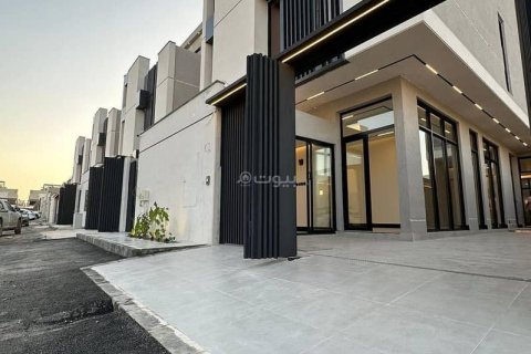 Villa de 5 chambres à Riyadh, Saudi Arabia No. 67354 3