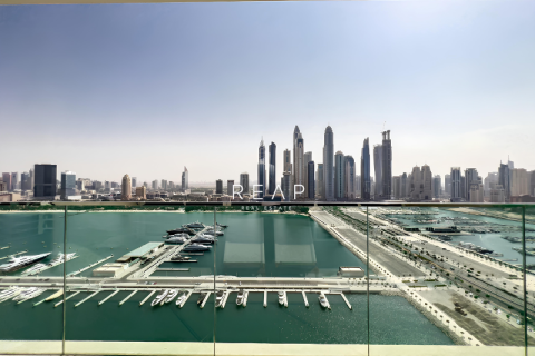 Appartement de 3 chambres à EMAAR Beachfront, UAE No. 28966