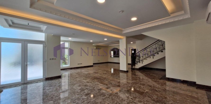 Villa de 5 dormitorios en Doha, Qatar No. 58402