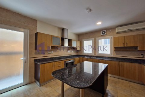 Villa de 5 dormitorios en Doha, Qatar No. 58402 4