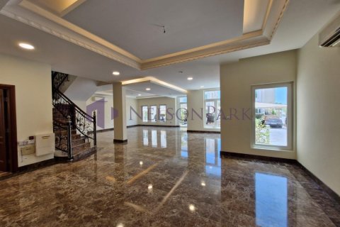 Villa de 5 dormitorios en Doha, Qatar No. 58402 3