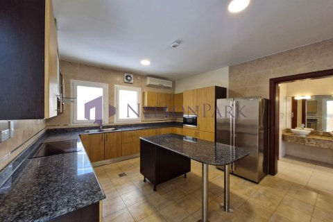 Villa de 5 dormitorios en Doha, Qatar No. 58402 10