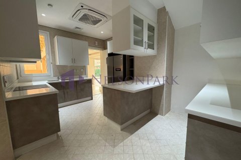 4 bedrooms Villa in Doha, Qatar No. 58373 9