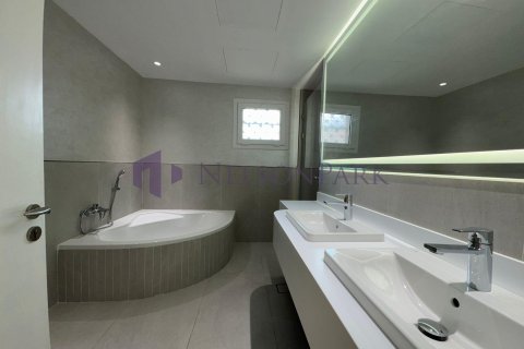 4 bedrooms Villa in Doha, Qatar No. 58373 26
