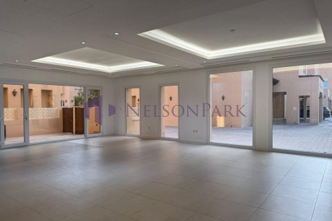 4 bedrooms Villa in Doha, Qatar No. 58373 3