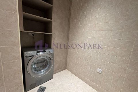 4 bedrooms Villa in Doha, Qatar No. 58373 6