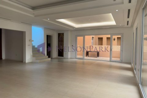 4 bedrooms Villa in Doha, Qatar No. 58373 19