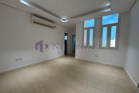 4 bedrooms Villa in Doha, Qatar No. 58373 30