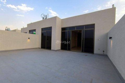 Villa de 5 dormitorios en Riyadh, Saudi Arabia No. 60019 3