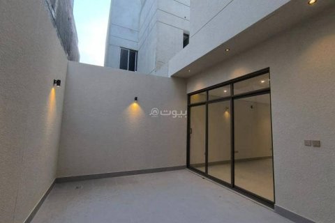 Villa de 5 dormitorios en Riyadh, Saudi Arabia No. 60019 23