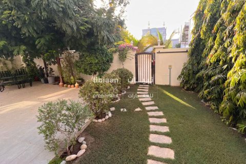 Villa de 8 dormitorios en As Sib, Oman No. 53357