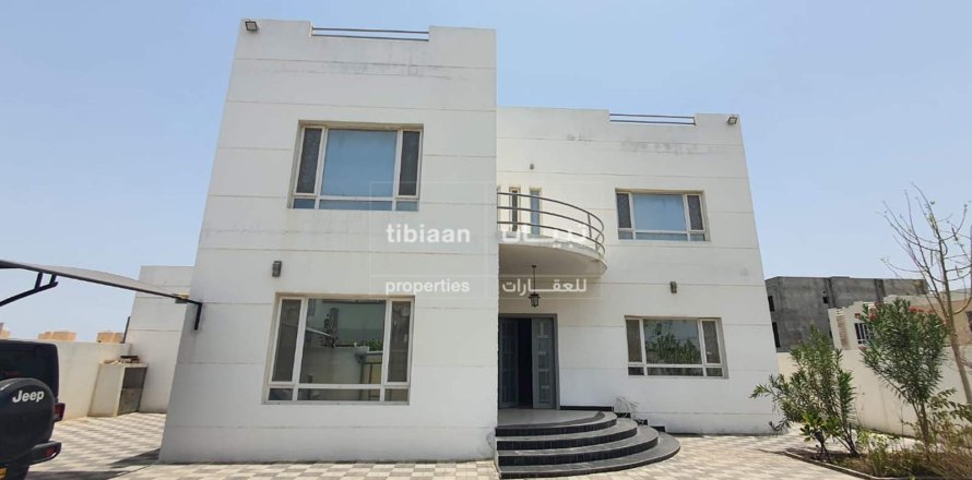 Villa de 6 dormitorios en As Sib, Oman No. 53362