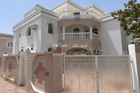 Villa de 11 dormitorios en As Sib, Oman No. 53358