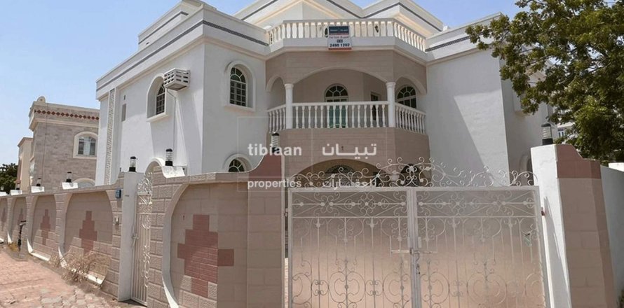 Villa de 11 dormitorios en As Sib, Oman No. 53358