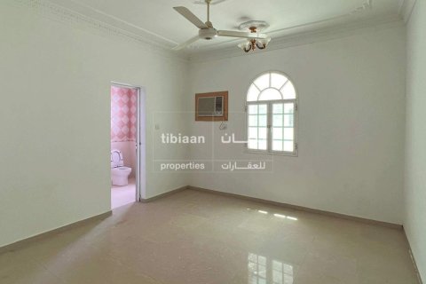 Villa de 11 dormitorios en As Sib, Oman No. 53358 7