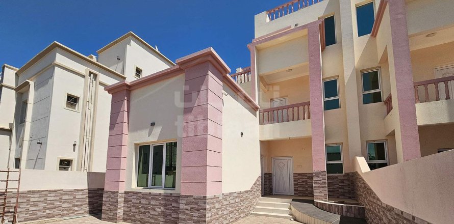 Villa de 5 dormitorios en As Sib, Oman No. 53610
