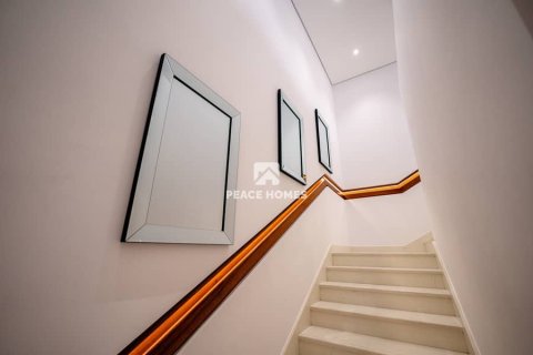 5 bedrooms Villa in Sharjah, UAE No. 12118 9