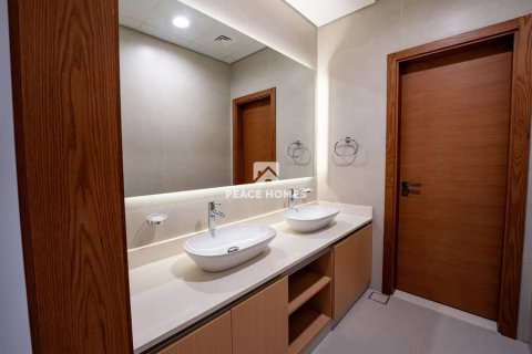 5 bedrooms Villa in Sharjah, UAE No. 12118 5