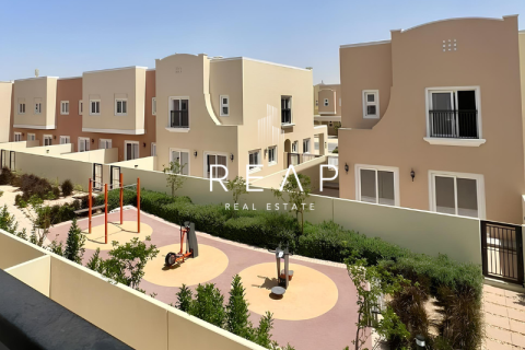 Villa de 4 dormitorios en Villanova, UAE No. 28873