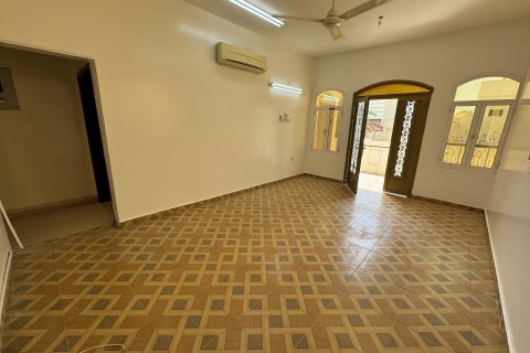 5 bedrooms Villa in Muscat, Oman No. 62737 4