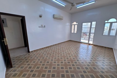 5 bedrooms Villa in Muscat, Oman No. 62737 3
