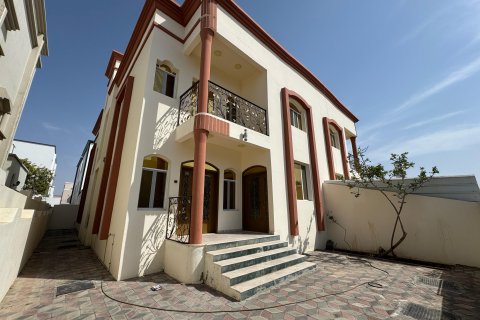 5 bedrooms Villa in Muscat, Oman No. 62737