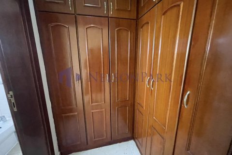 Villa de 4 chambres à Doha, Qatar No. 57444 21