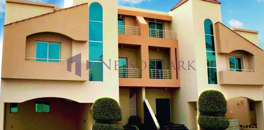 Villa de 4 chambres à Doha, Qatar No. 57481