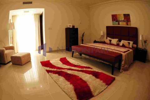 Villa de 4 chambres à Doha, Qatar No. 57481 10