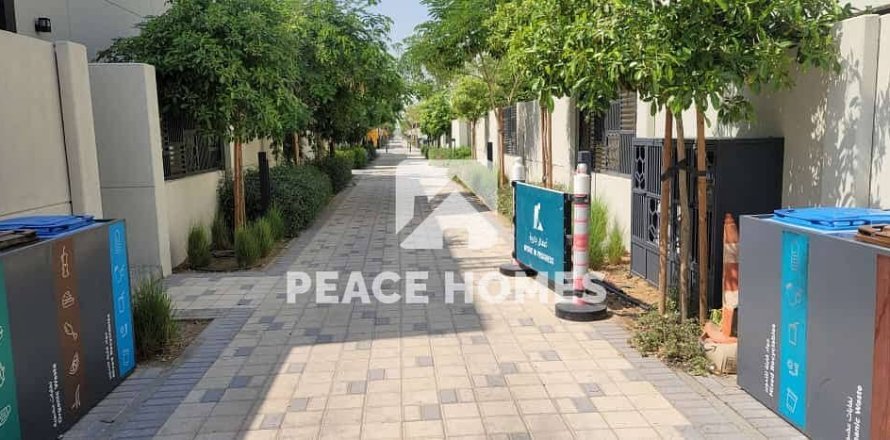 Villa de 5 dormitorios en Al Rahmaniya, UAE No. 10807