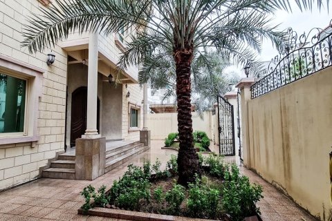 7 bedrooms Villa in Arad, Bahrain No. 98826 3