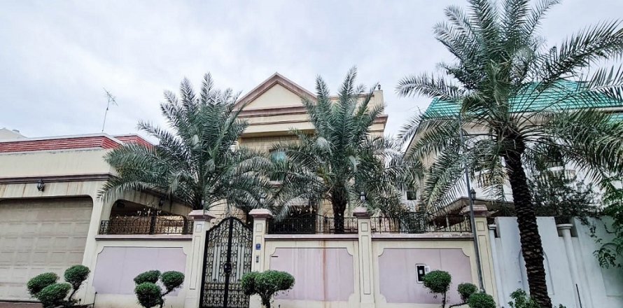 7 bedrooms Villa in Arad, Bahrain No. 98826