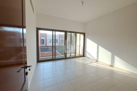Villa de 4 chambres à Abu Dhabi Gate City, UAE No. 37511
