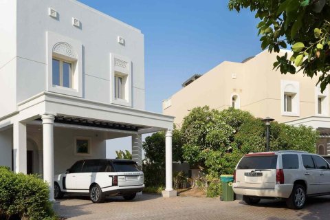MONTGOMERIE MAISONETTES à Emirates Hills, UAE No. 69725