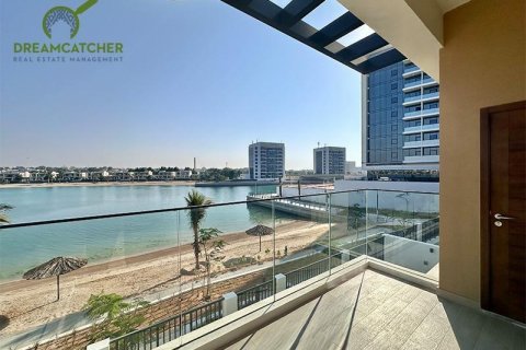 4 bedrooms Villa in Mina Al Arab, UAE No. 75379