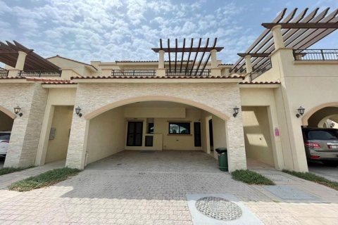 3 bedrooms Townhouse in Abu Dhabi, UAE No. 10218