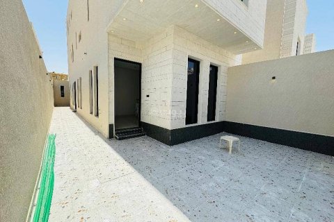 4 bedrooms Apartment in Riyadh, Saudi Arabia No. 61642