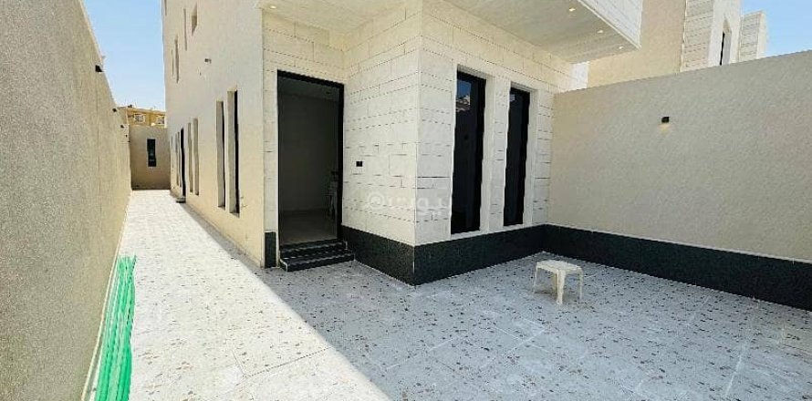 4 bedrooms Apartment in Riyadh, Saudi Arabia No. 61642